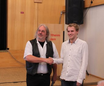 Bezirksbürgermeister Grube mit Florian Metzner